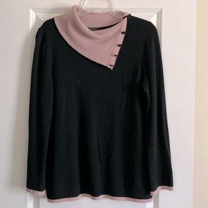 Ann Taylor black and pink sweater with a symmetrical collar, PL.